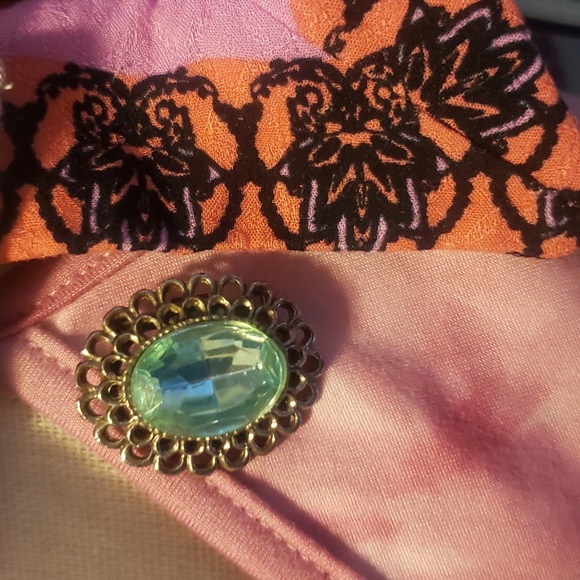 Vintage Brooch with green stone - Picture 1 of 4